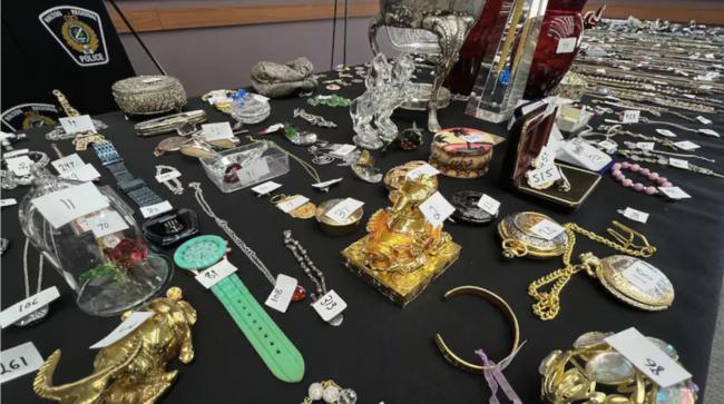 假扮拜祭,男女在大多伦多地区盗墓300次 假扮拜祭,男女在大多伦多地区盗墓300次