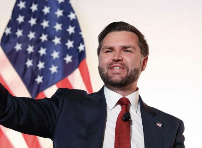 美副总统罕见炮轰加拿大: 移民政策走火入魔, 生活水平停滞成全球笑柄