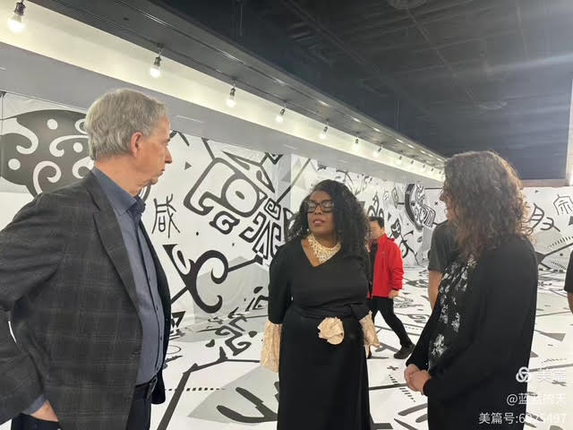 ���۹����롤��ʼ���꡷����ٸVR��������չ��Ļ