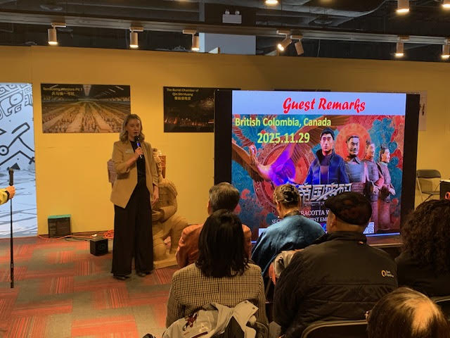 ���۹����롤��ʼ���꡷����ٸVR��������չ��Ļ