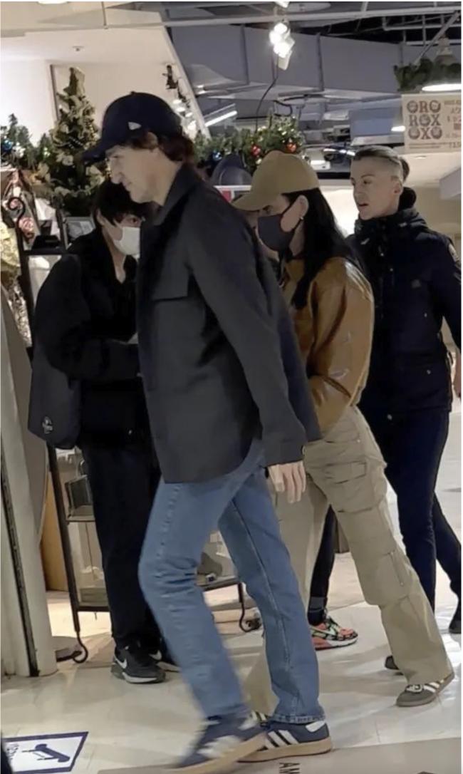 特鲁多带"伴侣"水果姐与日本前首相同框吃饭