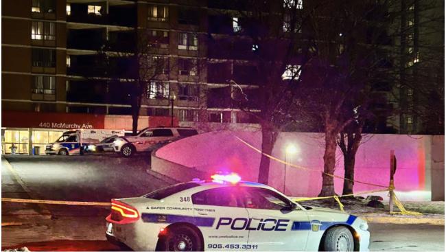 18岁男子在公寓大堂遭刺身亡 多人目睹血腥现场 18岁男子在公寓大堂遭刺身亡 多人目睹血腥现场