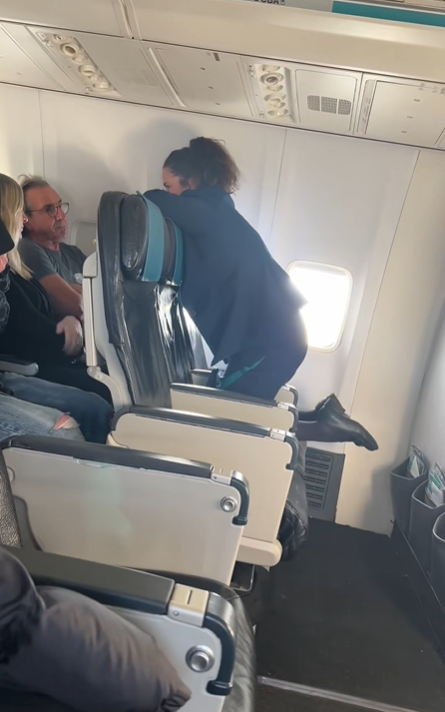 怒了! 知名亚裔演员起诉西捷航空:4小时飞行噩梦