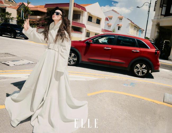 单依纯的度假风大片来袭 松弛感与力量感的叙事 单依纯的度假风大片来袭 松弛感与力量感的叙事