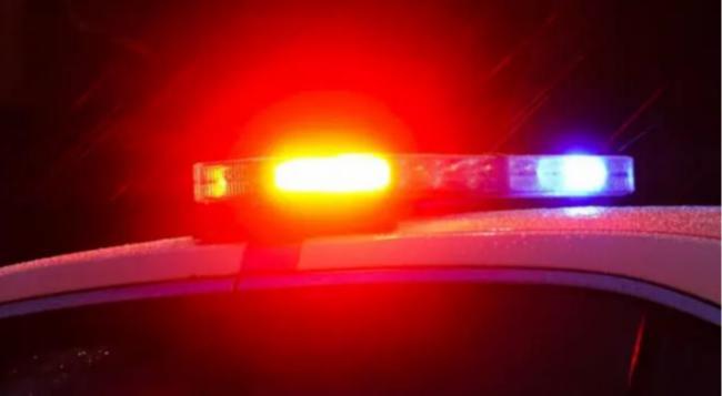 北温19岁男司机驾宝马撞树当场死亡一乘客重伤 北温19岁男司机驾宝马撞树当场死亡一乘客重伤