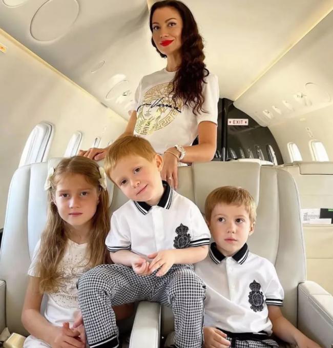 猛过马斯克!富豪承诺分千亿遗产 出钱让女性生娃