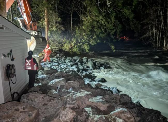 因山崩风险二接疏散令 卑诗这些房屋现在只值两元 因山崩风险二接疏散令 卑诗这些房屋现在只值两元