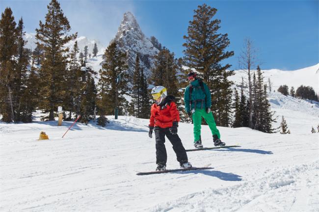 冬日同行：在犹他州尽享家庭滑雪之趣