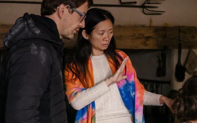 宋丹丹继女赵婷勇夺金球奖两大奖 当场惊呆