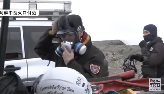 起飞10分钟后失联: 华人游客生死未卜! 观光机火山口
