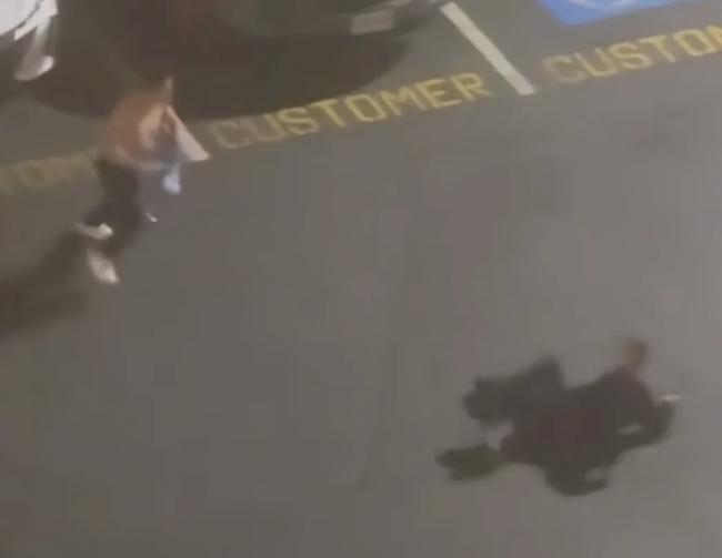 丢人! 大温华人中餐馆醉酒闹事 拎起菜刀要砍人