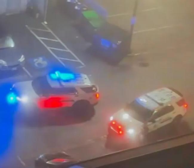 丢人! 大温华人中餐馆醉酒闹事 拎起菜刀要砍人