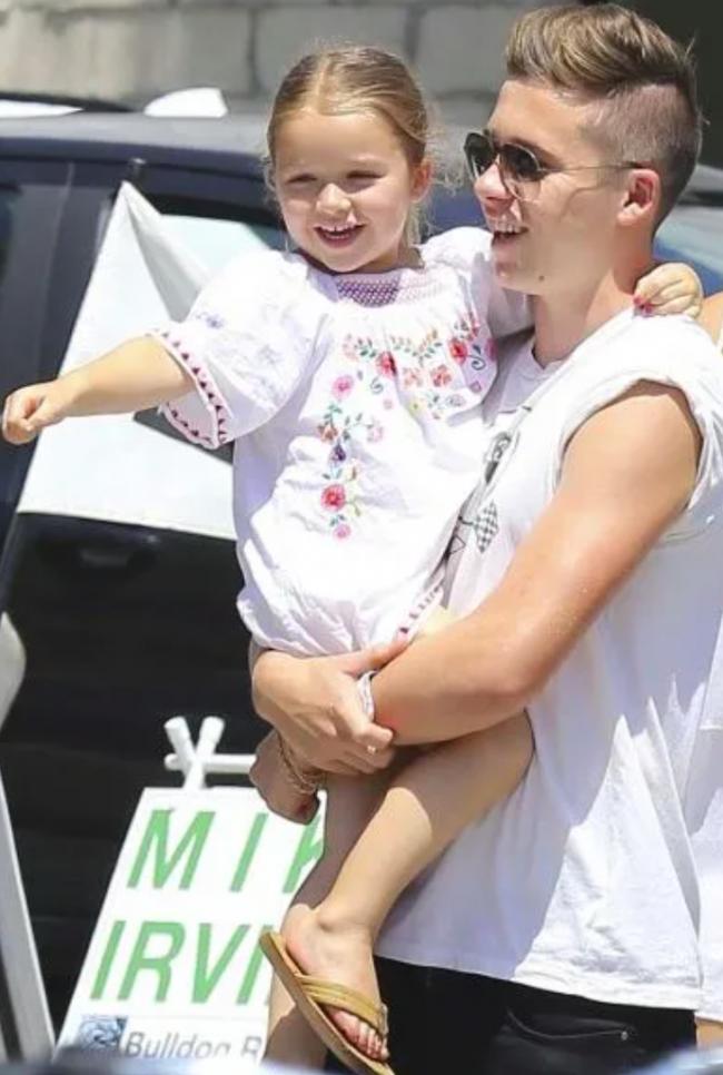 贝克汉姆14岁女儿打破沉默，大布被曝很想念小七