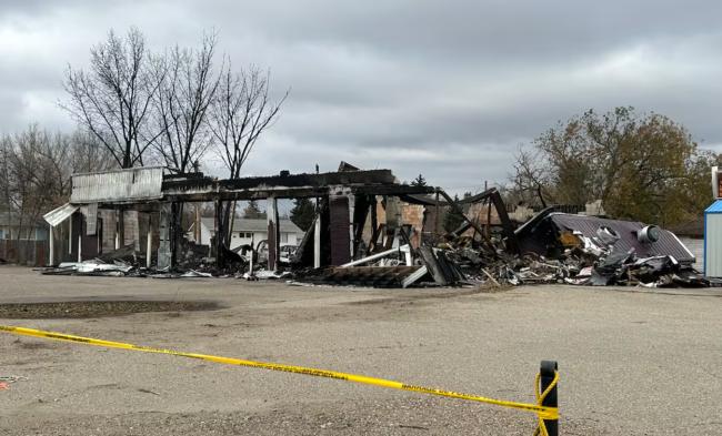 炸裂! 加拿大印度裔商人亲手烧毁自家酒吧骗保 炸裂! 加拿大印度裔商人亲手烧毁自家酒吧骗保