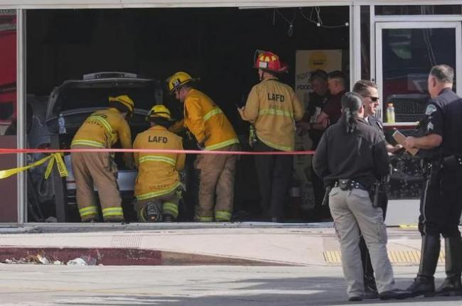 9人死伤! 视频曝光:92岁老太开奔驰冲进华人超市