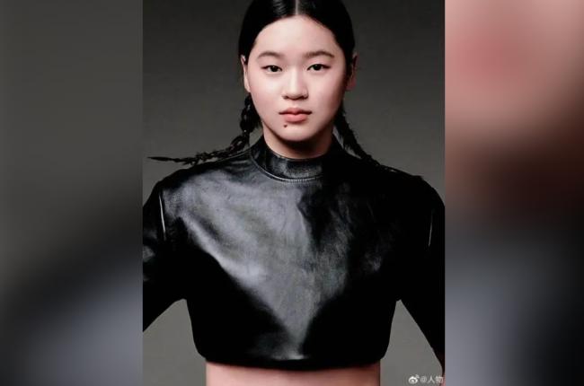 双马尾+黑皮衣 18岁全红婵首登杂志封面认不出