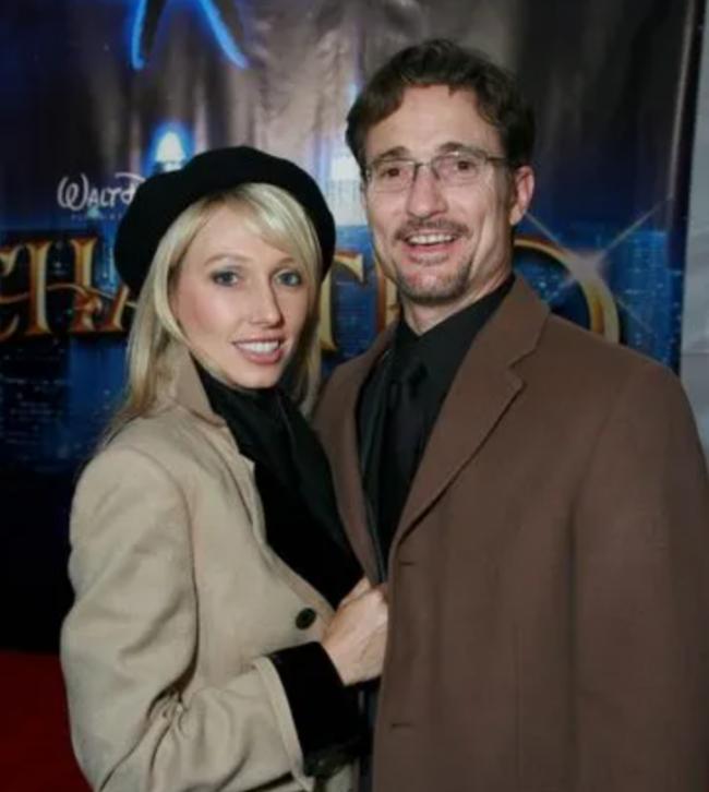 好莱坞制片人给爱泼斯坦物色火辣女孩 妻子离婚