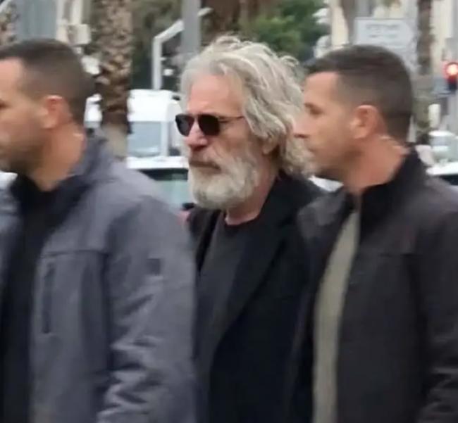 爱泼斯坦“现身”照曝光 安德鲁前任称他还活着