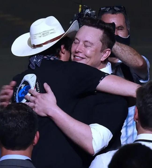 ����˹̹Ϊ�ӽ���˹�� �ӵܵ�������ȥŮ��