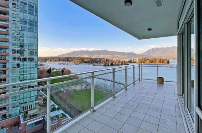 两年血亏100万!温哥华市中心豪宅价格跌回17年前