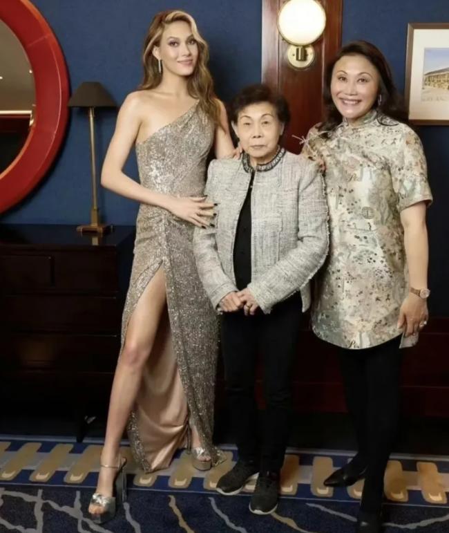 谷爱凌夺金! 外婆去世她哭了, 最后一面照片曝光