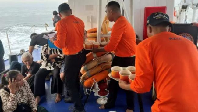 菲律宾渡轮沉没增至65人死 14人下落不明 菲律宾渡轮沉没增至65人死 14人下落不明