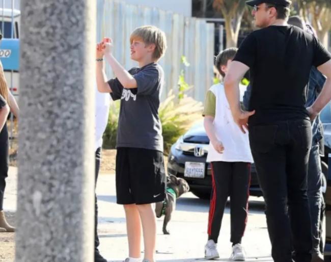 马斯克变性女儿为Gucci走秀!性感白裙登上时装周