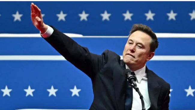 马斯克变性女儿为Gucci走秀!性感白裙登上时装周