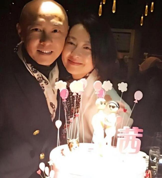 61岁张卫健近况曝光 三场婚礼娶同一人两度失子