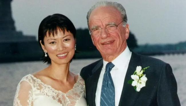 默多克95岁寿宴,邓文迪带两女坐主桌!川普送祝福