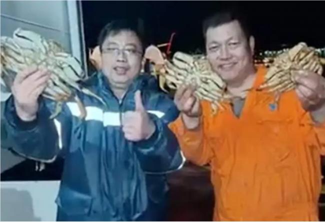 华人温哥华狂捞400多斤螃蟹,配青岛啤酒直喊爽