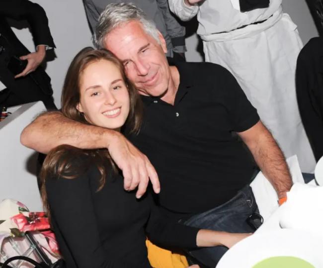 爱泼斯坦白俄女友毕业视频曝光，继承7.2亿遗产