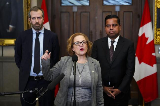 突发! 加拿大新法落地: 1.9万难民申请立即作废