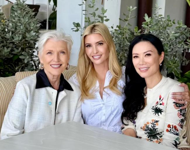 邓文迪现身北京素颜逛小店, 马斯克母亲打卡长城