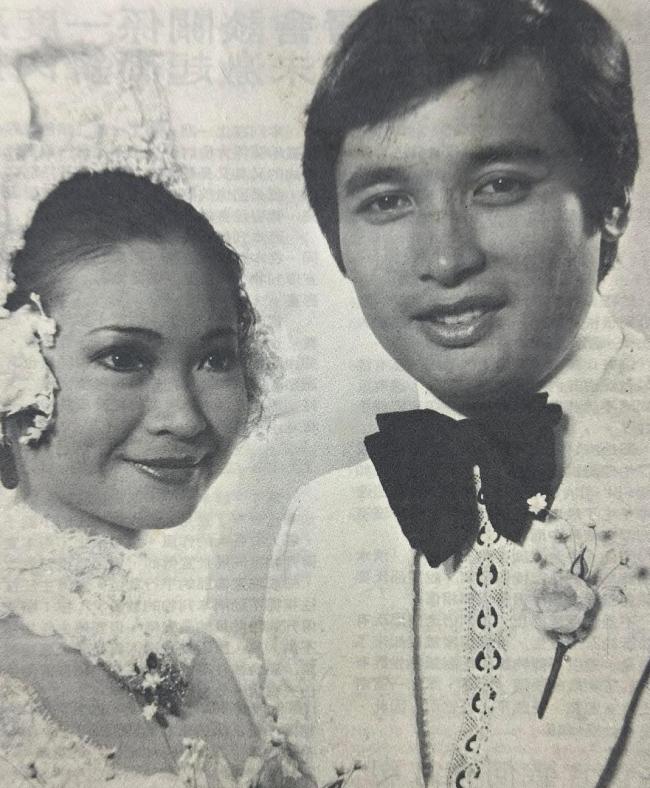 80岁秦祥林台湾露面：满头白发 常年居住美国