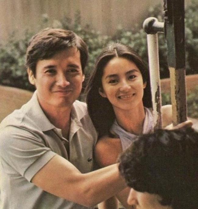 80岁秦祥林台湾露面：满头白发 常年居住美国