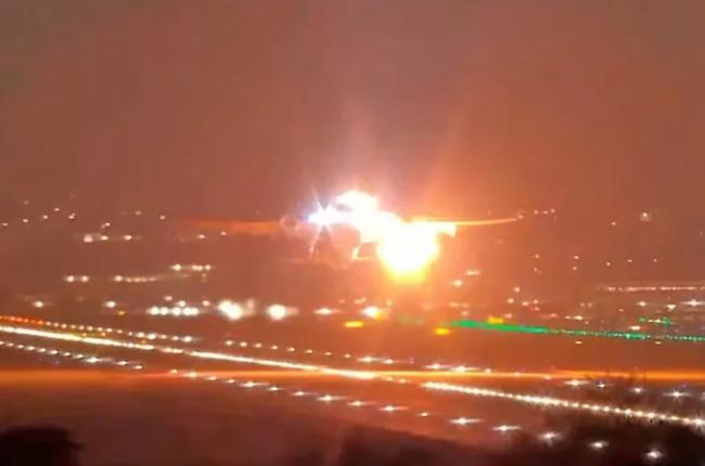 突发! 载286人客机起飞后发动机爆炸 视频曝光 突发! 载286人客机起飞后发动机爆炸 视频曝光