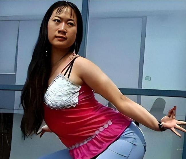 初代网红芙蓉姐姐重病缠身 带红包探望老友