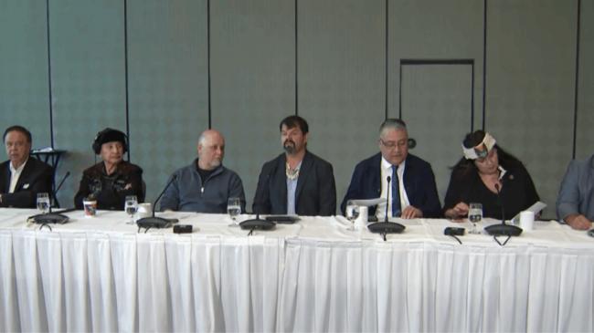 全面失控! 卑诗省长押上政府命运 引爆执政危机 全面失控! 卑诗省长押上政府命运 引爆执政危机