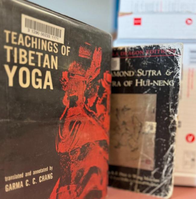 列治文公共图书馆两本图书 借出23年从安省归还