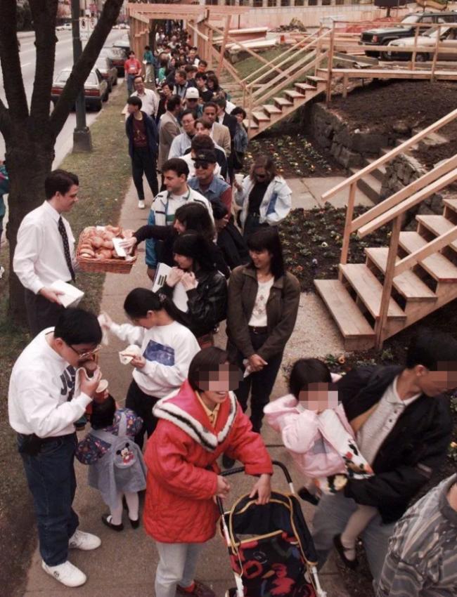 崩盘!从千人排队到瘫痪 温哥华楼花时代彻底终结 崩盘!从千人排队到瘫痪 温哥华楼花时代彻底终结