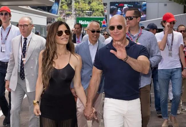 贝索斯56岁新妻曝婚后生活 称还想和丈夫生孩子 贝索斯56岁新妻曝婚后生活 称还想和丈夫生孩子