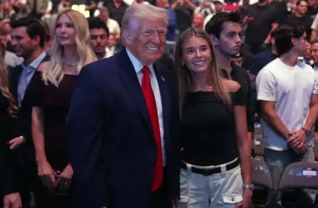 川普伊万卡罕见同框,C位已被18岁孙女占据 川普伊万卡罕见同框,C位已被18岁孙女占据