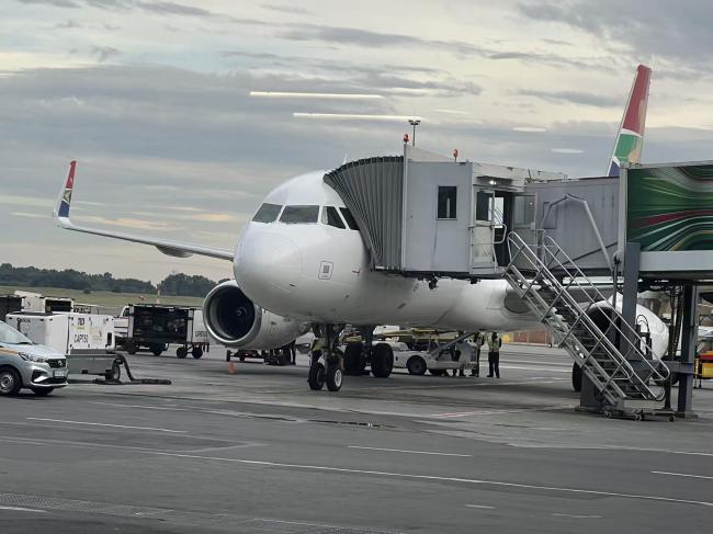 BC省人口崩了：8万人连夜撤离 大温房市彻底变天