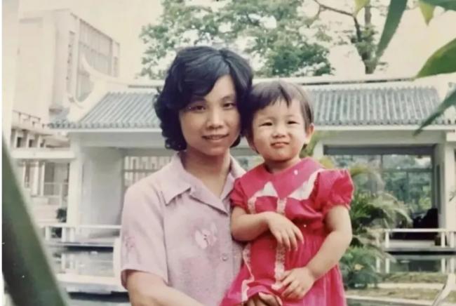 枪响时在川普身边! 华裔女记者自爆: 我当时在爬