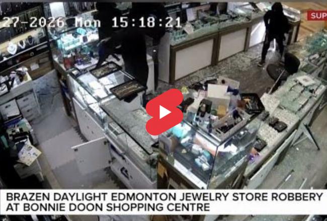 光天化日抢劫珠宝店，不到1分钟扫空万首饰