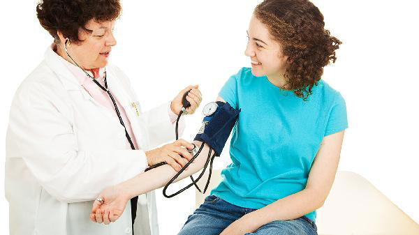 高血压病人若饭后立刻躺平 半年内身体或迎6变化