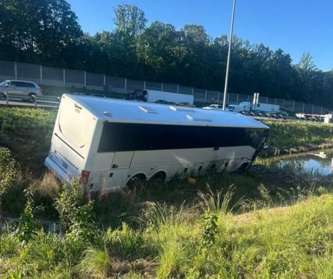 5死44伤! 华人大巴连撞6车,  曝司机不会英语