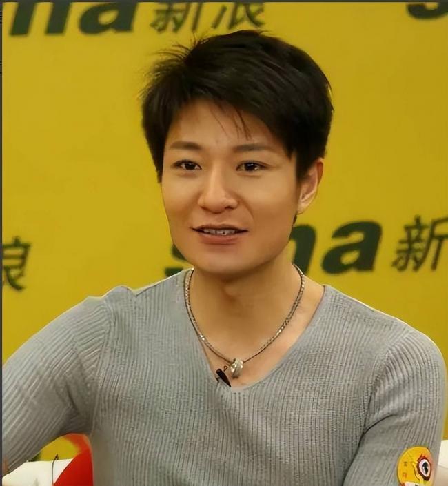 出身皇室后裔活成清流 他没大红是内娱损失