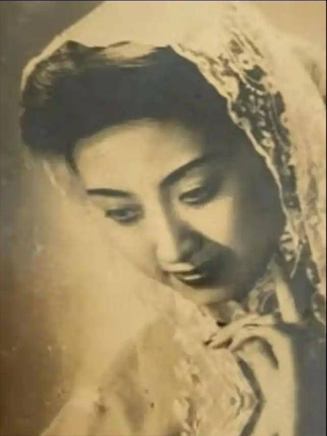 蒋经国和美人张正芬合影 难怪她看不上伊能静